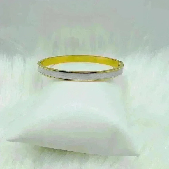 The Classic Style Bangle in White - Picture 2 of 5